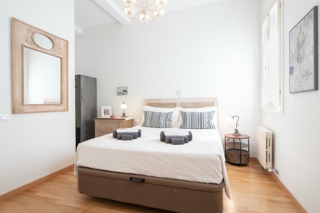 Casa Claudia Ai Frari Apartment เวนิส ภายนอก รูปภาพ